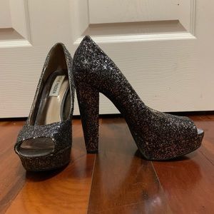 Steve Madden open toe sparkly platforms, size 6